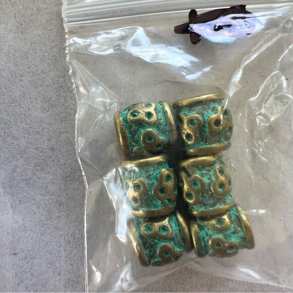 Over 10 Bags of Assorted Jewelry Making Supplies - Picture 13 of 13